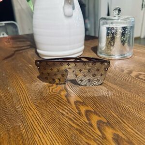 LV Monogram Brown Oversized Sunglasses with Modern Design